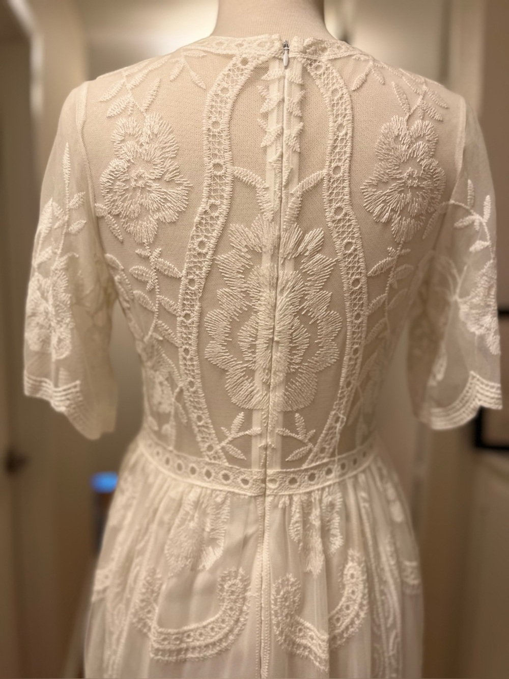 Pink Blush Ivory Lace V‑Neck Maxi Dress - Size M - Picture 7 of 9